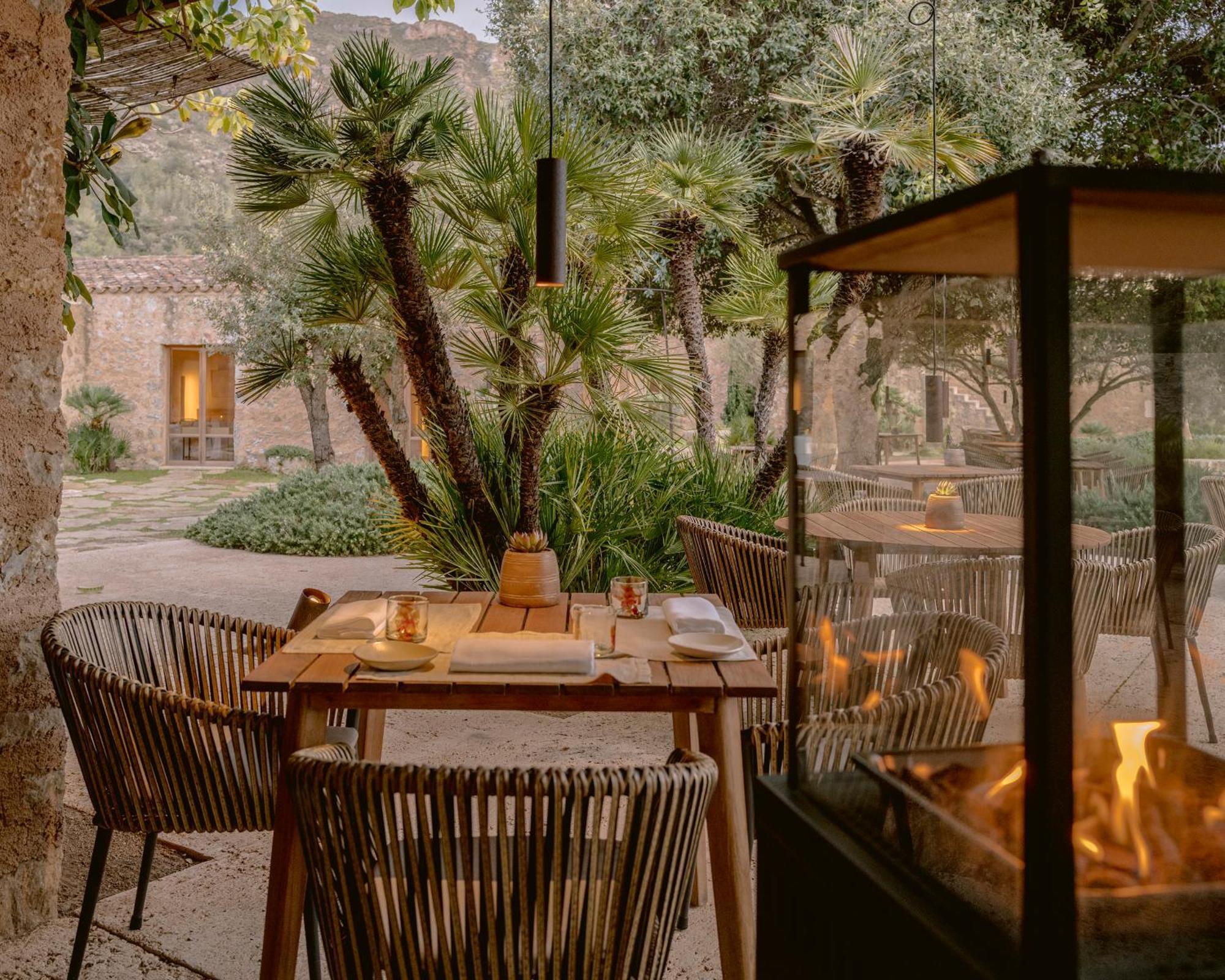 Es Raco D Arta Adults Only Villa Luaran gambar