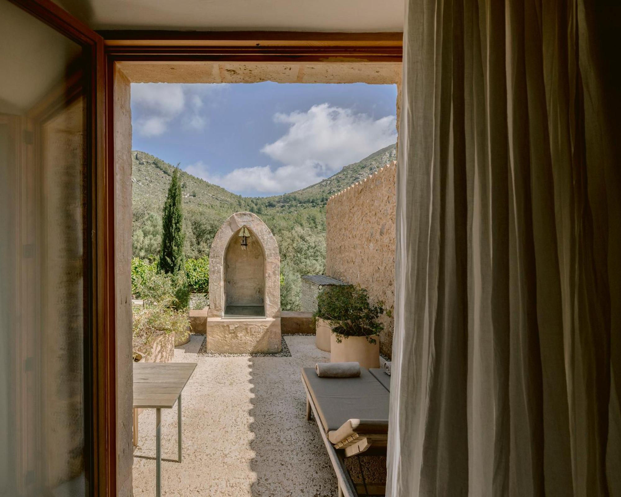 Es Raco D Arta Adults Only Villa Luaran gambar